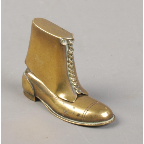 527 - A brass novelty lighter in the form of a boot.