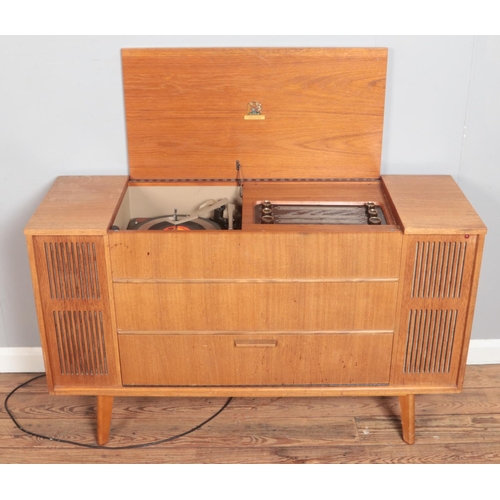 570 - A Dynatron radiogram.