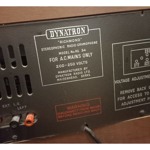 570 - A Dynatron radiogram.