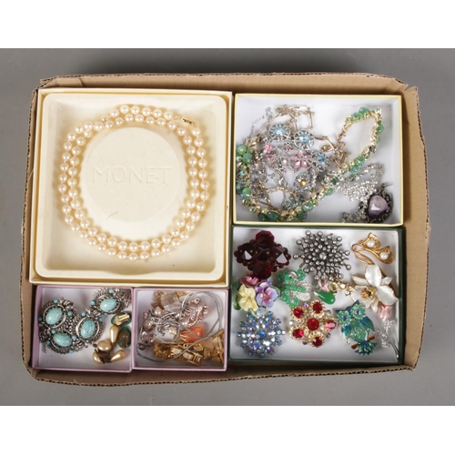 185 - A tray of assorted costume jewellery to include boxed Monet pearl necklace, brooches, necklaces, cli... 