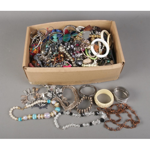 187 - A box of assorted costume jewellery to include bracelets, necklaces, earrings, etc.