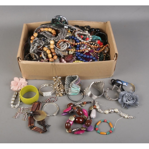 293 - A box containing a good collection of assorted costume jewellery to include necklaces, bangles, brac... 