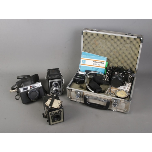 305 - A collection of vintage cameras to include Rollop Enna, cased Praktica B200, Brownie Model C and Hal... 