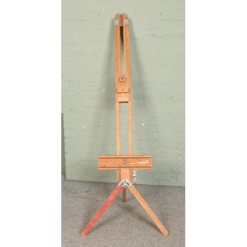 320 - A Windsor & Newton folding artist's easel.