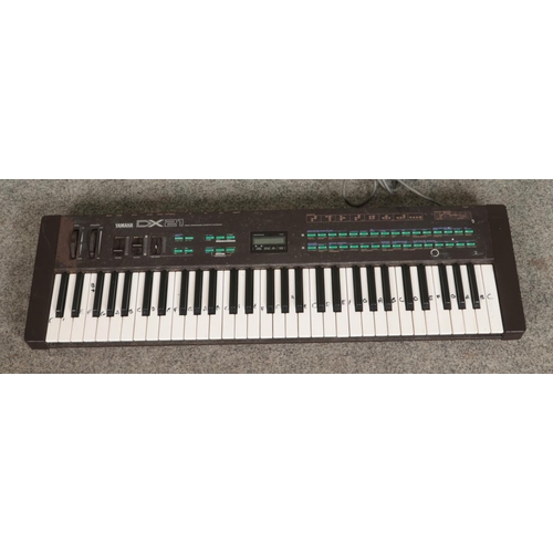 327 - A Yamaha DX21 Digital Programmable synthesizer keyboard.