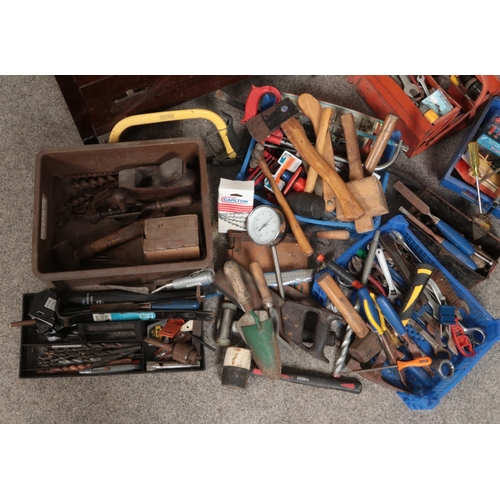 381 - An oak chest of drawers with contents of tools. Includes chisels, Thor hammer, drill bits, spanners ... 