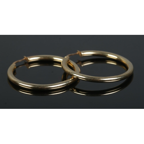 446 - A pair of 9ct Gold hooped earrings. Total weight: 2.6g.