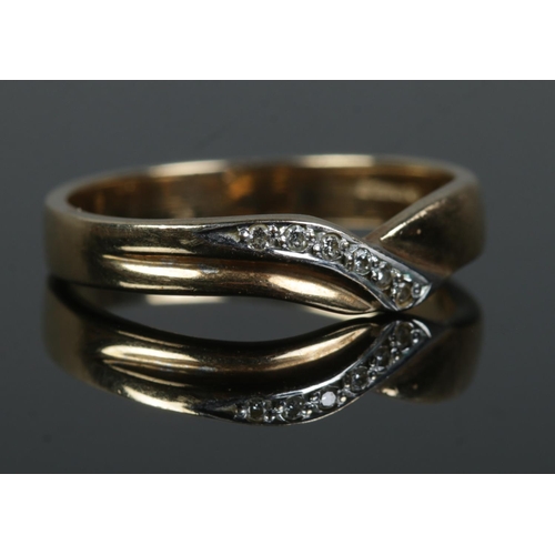 448 - A 9ct Gold and six stone diamond ring. Size T. Total weight: 3.5g.