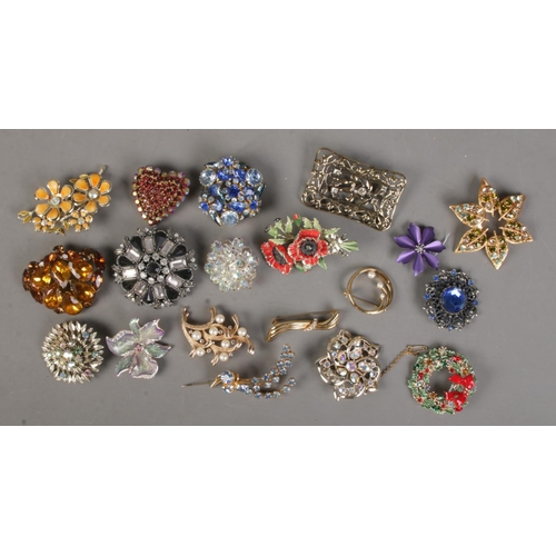 76 - Nineteen costume jewellery brooches. Includes Trifari and Exquisite examples.