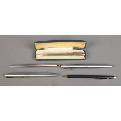 490 - A collection of fountain pens and propelling pencils to include Parker, cased Rolled Gold Yard-O-Led... 