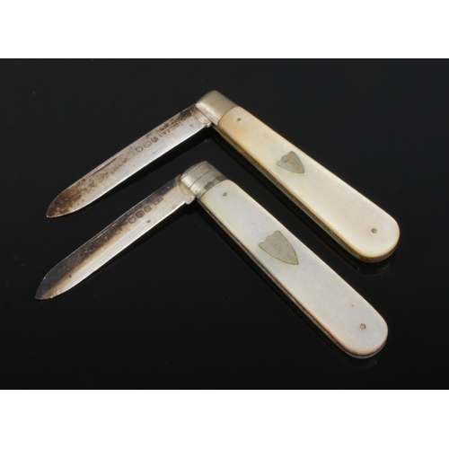 494 - Two silver bladed fruit knives, both having mother of pearl scales. By Sheffield makers Harrison Fis... 