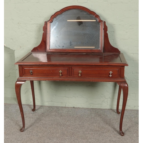 585 - A mahogany dressing table with cabriole legs 

Hx134cm
Wx113cm
Dx56cm