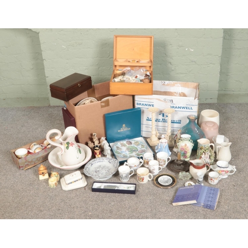 256 - A large quantity of assorted collectables mostly ceramics including Wedgwood plates, various cabinet... 