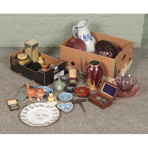 301 - A box of mixed collectable including a Beswick cat, Royal Doulton Winnie the Pooh, trinket box, Wedg... 