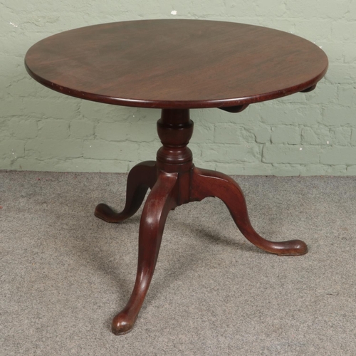 568 - A tilt top table on three cabriole legs

Diameter 90cm