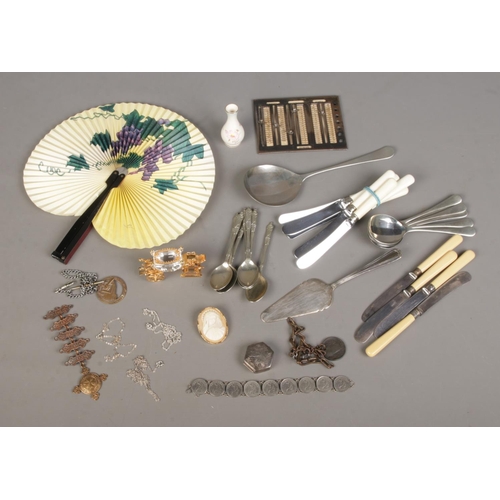 101 - A quantity of collectables to include silver pill box, Belgian coin bracelet, EPNS cutlery, three si... 