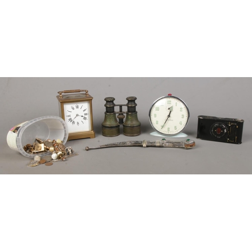 151 - A quantity of collectables, to include French carriage clock with open escapement, vest pocket autog... 