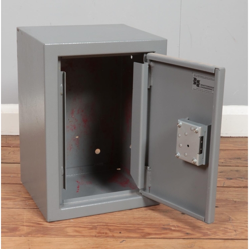 313 - A Brattonsound engineering hand gun safe with two keys and wall fixing holes to reverse. Approx. dim... 