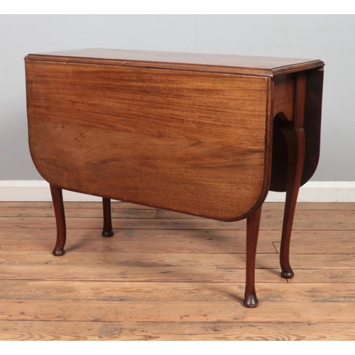 494 - A late Nineteenth/early Twentieth century mahogany gateleg drop leaf table. Height: 72cm, Width: 91c... 