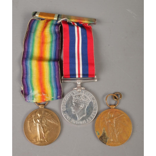 396 - A set of World War medals, containing WWI Victory Medal and 1939-45 War medal. Both attached on clas... 