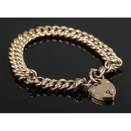 407 - A 9ct Gold rope twist bracelet chain with heart shaped locket clasp. The locked monogrammed for KAH.... 