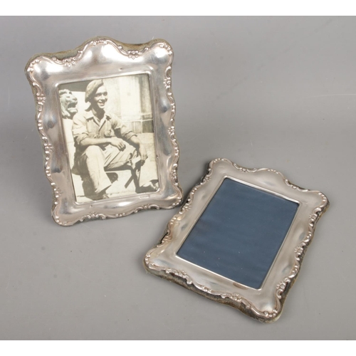 453 - A pair of silver photo frames by Carr's of Sheffield Ltd both hallmarked for Sheffield 1994. Approx.... 