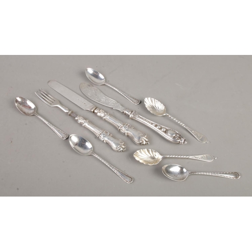 491 - A quantity of assorted silver flatware, to include six various teaspoons, and matching silver bladed... 