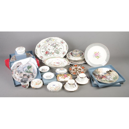 188 - A collection of named ceramics inlcuding boxed Wedgwood plates and trinket boxes, Boxed Hornsea plat... 