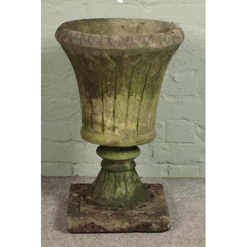 336 - A reconstituted stone garden urn.

Hx66cm