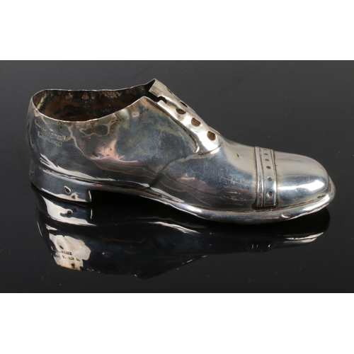 462 - A novelty silver pin cushion in the form of a shoe assayed Birmingham 1940 S Blanckensee & Son Ltd. ... 