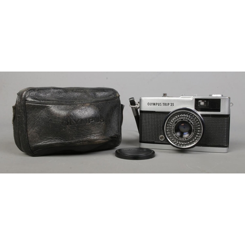 69 - An Olympus Trip 35 camera, with f=40mm lens, lens cap and branded case, together with an Olympus PEN... 