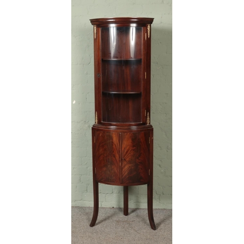 546 - A mahogany corner cabinet featuring gilt leaf detail and glazed front. Approx. dimensions 50cm x 36c... 