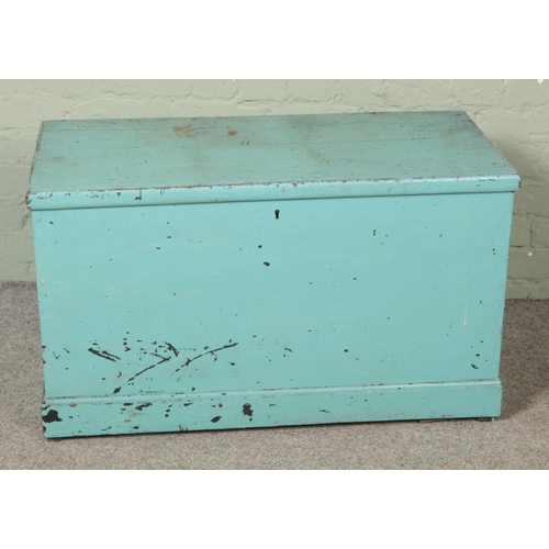 552 - A painted pine blanket box with interior candle box drawers.