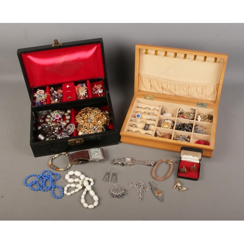 117 - Two vintage jewellery boxes with contents of assorted costume jewellery to include Ben Sherman wrist... 