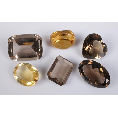 445 - A collection of loose cut Smokey Quartz and Citrine stones to include heart shaped example. Approx. ... 