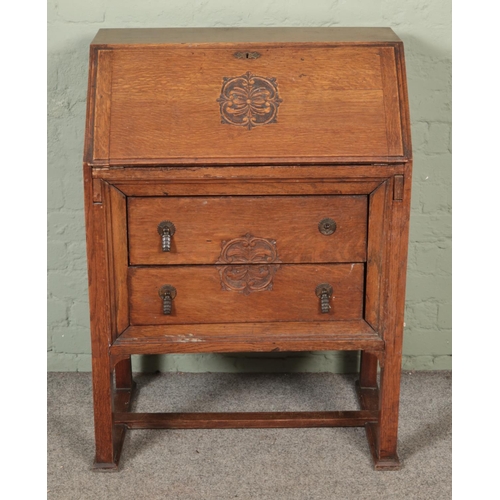 509 - A oak carved bureau of good proportion.

Hx101cm
Wx73cm
Dx44cm