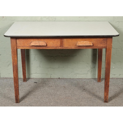 517 - A 1930's oak desk with two drawers under a Formica top.

Hx77cm
Wx144cm
Dx75cm