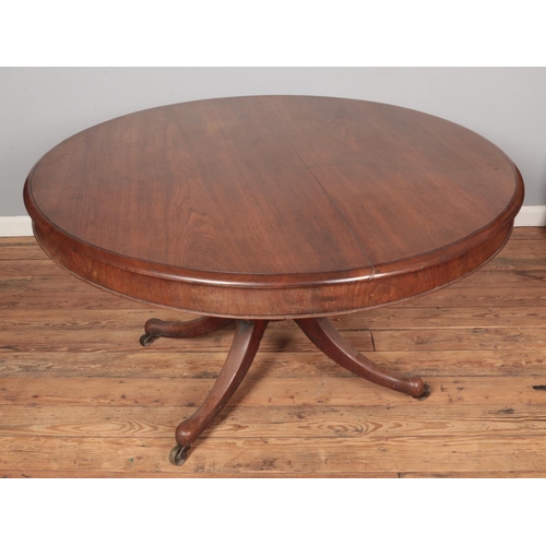 263 - A large Victorian mahogany pedestal dining table. Diameter of top 140cm.