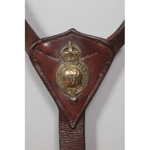 91 - A World War One leather cavalry breastplate with brass George V badge and Latin motto Honi soit qui ... 