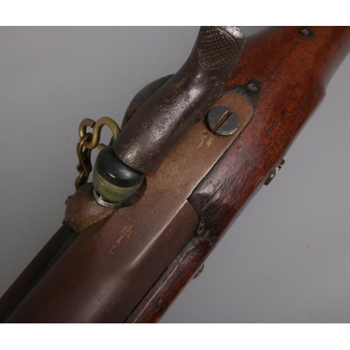 98 - A 19th century Enfield pattern three band muzzle loading percussion rifle. The lock plate stamped fo... 