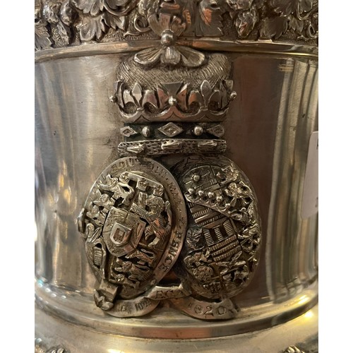 155 - A George IV silver goblet. Bearing coat of Royal Arms of King William IV and Queen Adelaide of Saxe-... 