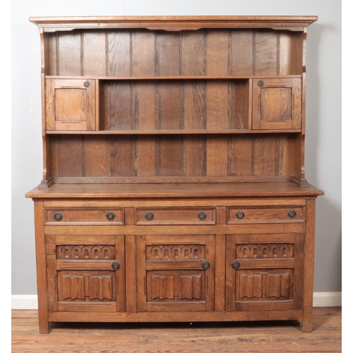 588 - A large oak Welsh dresser with drawer and cupboard base.