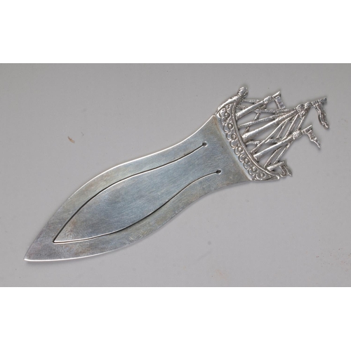 481 - A silver book mark in the style of a ship assayed Birmingham 1905, Bishton & Fletcher. 13.1g.