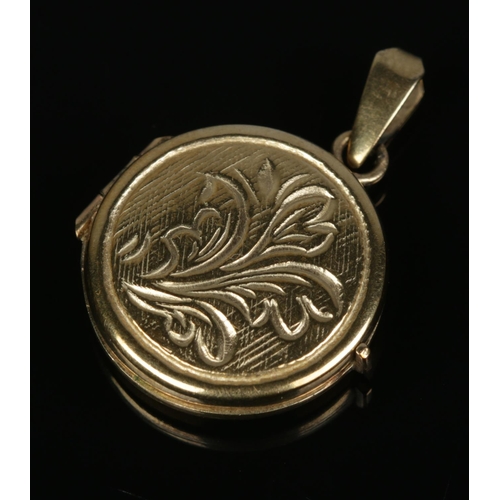 492 - A 9ct gold locket pendant featuring leaf engraving to front. Gold weight 4.8g.