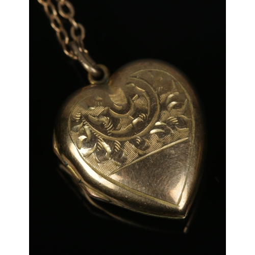 531 - A 9ct gold heart shaped locket on chain. Approx. chain length 44cm unclasped, total weight 5.1g.