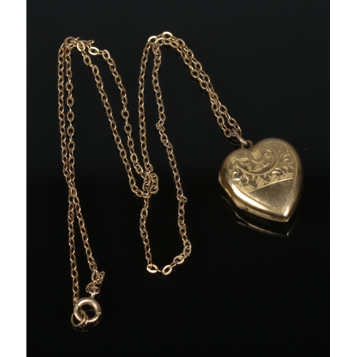 531 - A 9ct gold heart shaped locket on chain. Approx. chain length 44cm unclasped, total weight 5.1g.