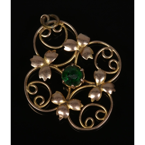 533 - A 9ct gold Edwardian pendant set with single emerald coloured stone. Total weight 1.8g.