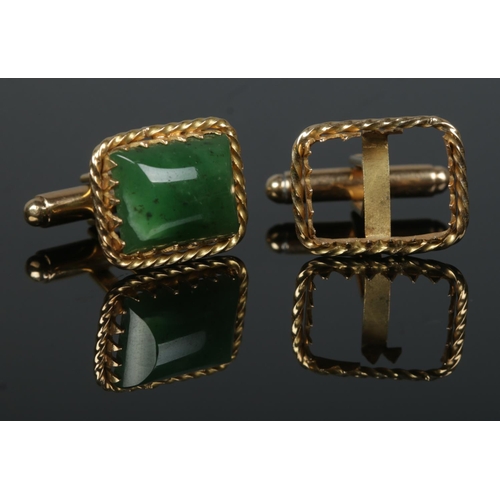 518 - A pair of 18ct Gold cufflinks, one set with a large polished green stone, possibly Aventurine. Total... 