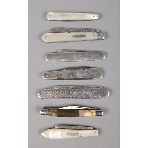 542 - Seven assorted fruit knives, including silver bodied and silver bladed examples. Contains Thomas Bra... 