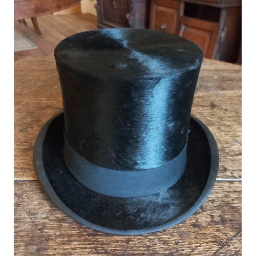 342 - A Woodrow & Sons black silk top hat with hat box. Front to back 19cm, side to side 15cm.